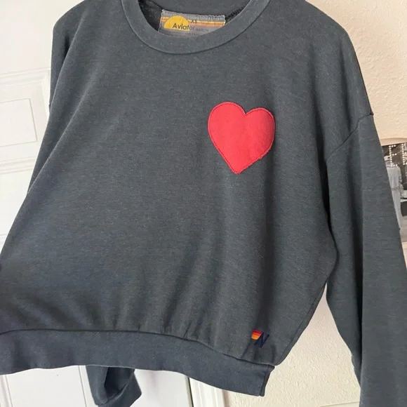 AVIATOR NATION charcoal grey heart patch crew boxy cropped oversized sweater - Picture 3 of 8